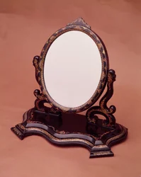 Miroir en papier mâché peint doré, vers 1890